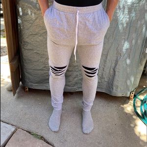 🔥🔥 Grey Ripped Sweatpants 🔥🔥